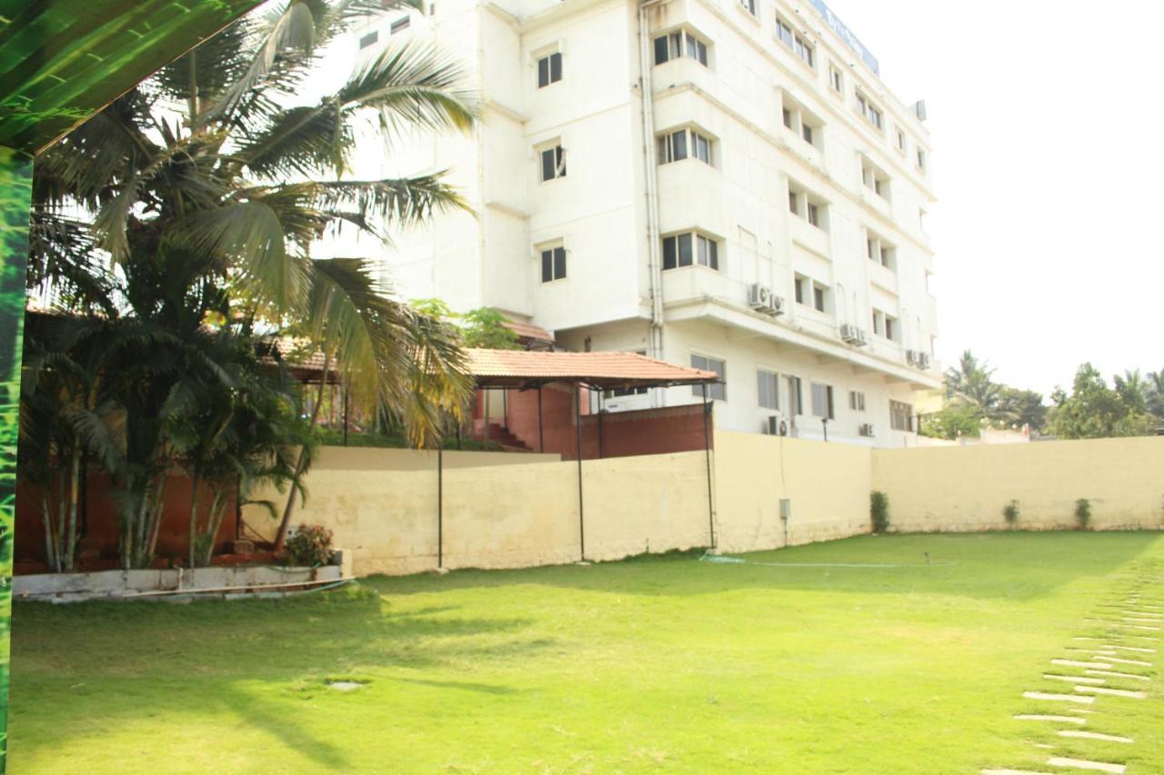 Hotel Stay By The Way Mysore Esterno foto