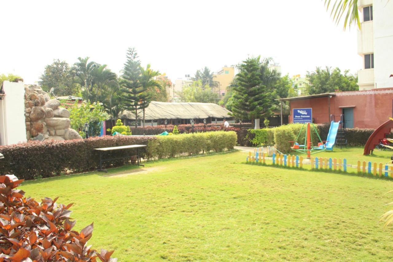 Hotel Stay By The Way Mysore Esterno foto