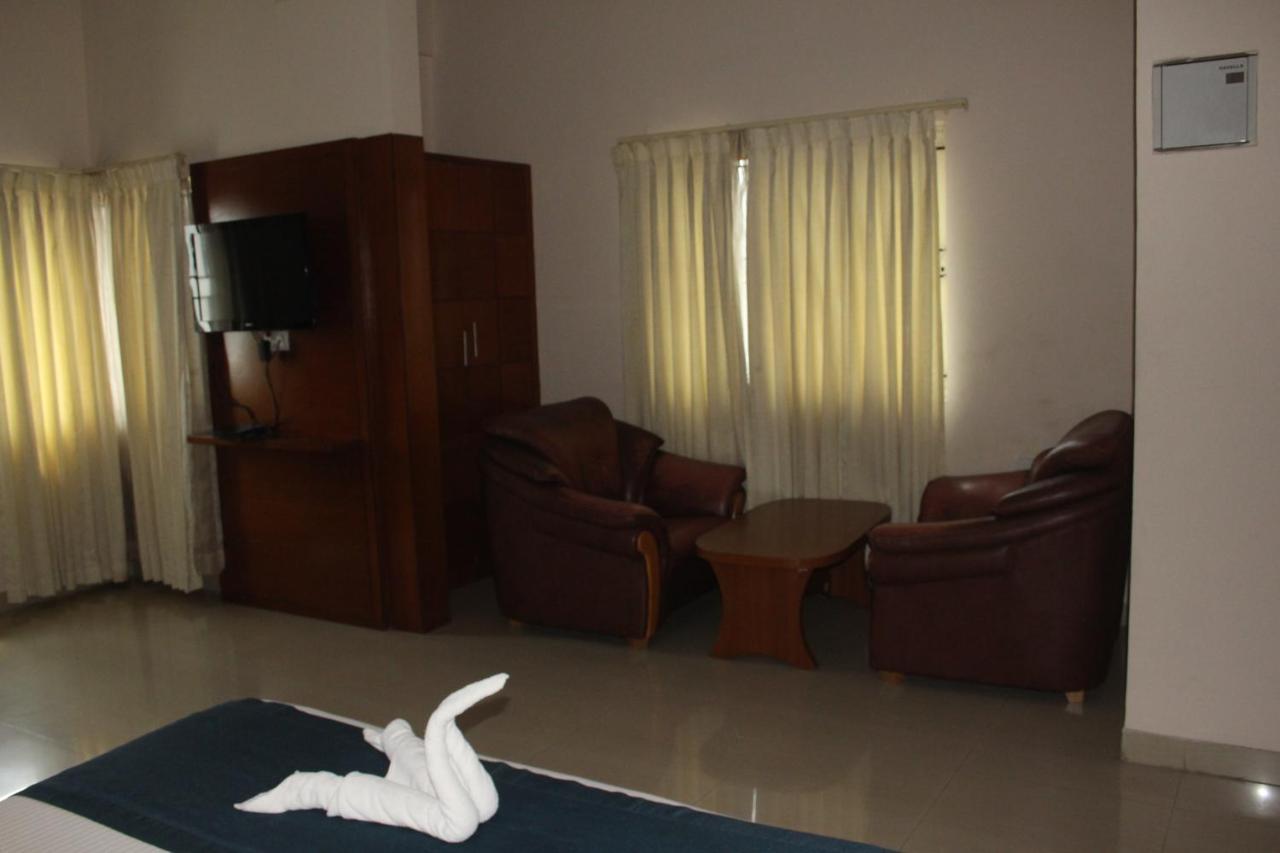 Hotel Stay By The Way Mysore Esterno foto