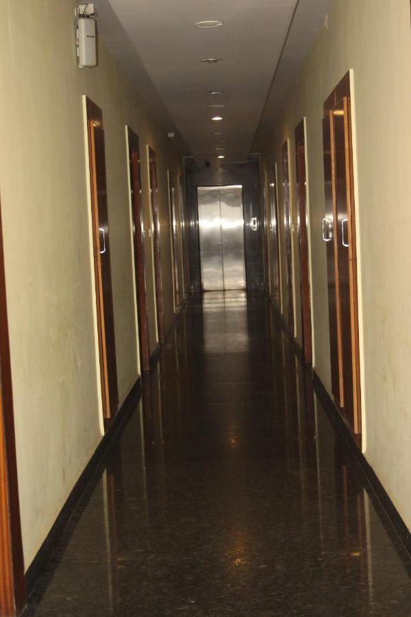 Hotel Stay By The Way Mysore Esterno foto