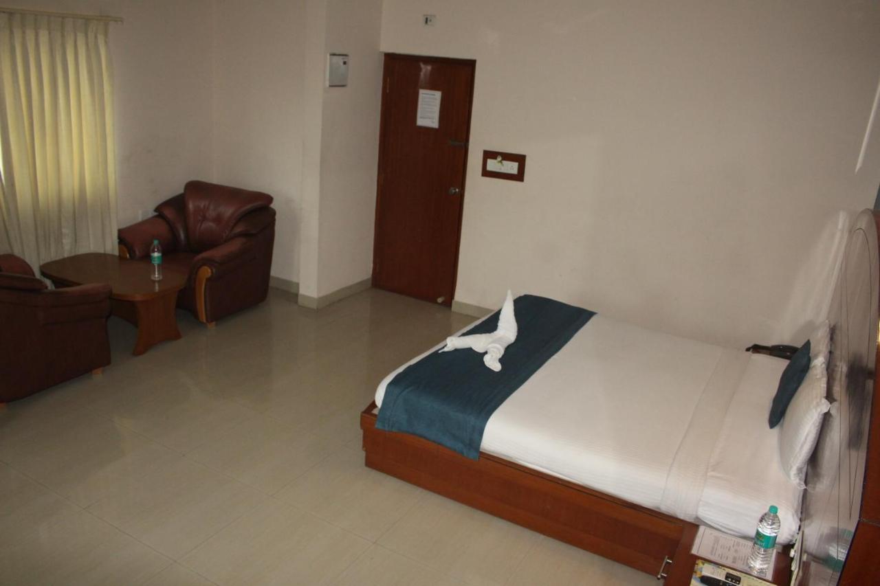 Hotel Stay By The Way Mysore Esterno foto