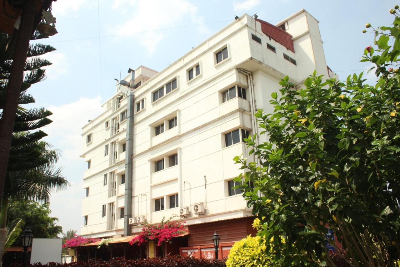 Hotel Stay By The Way Mysore Esterno foto